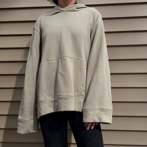 Woman’s F21 Light Green Large Sleeved Sweater